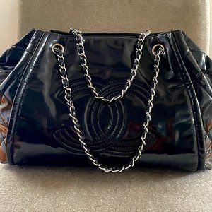 Chanel (Large) Authentic Black Patent Vinyl Lipstick Ligne Accordion Tote Bag